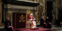 Bento XVI oferece incondicional obediência ao futuro Papa