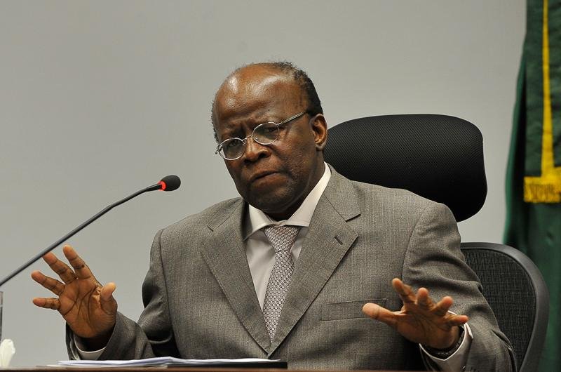 Joaquim Barbosa quer encerrar processo do mensal&atilde;o at&eacute; julho