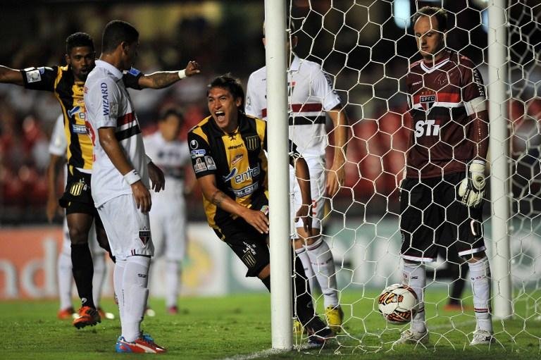 Os bolivianos, recuados e com 11 atr&aacute;s, n&atilde;o mostraram qualidade e o gol brasileiro parecia quest&atilde;o de tempo