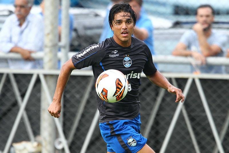 Pai saiu em defesa de Marcelo Moreno ap&oacute;s afastamento do grupo principal
