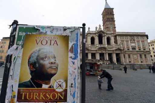 Com cartazes, grupo de artistas manifetou apoio a candidato africano