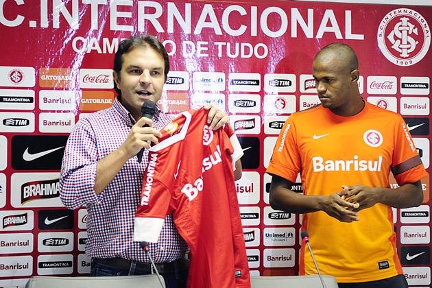 Airton &eacute; apresentado oficialmente no Inter