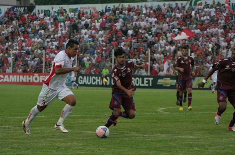 Time de Iju&iacute; fez 2 a 1 sobre equipe da Serra na semifinal da Ta&ccedil;a Piratini 