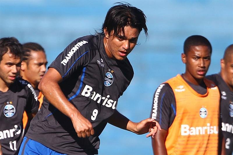 Centroavante mostrou empenho na atividade comandada por Roger neste domingo