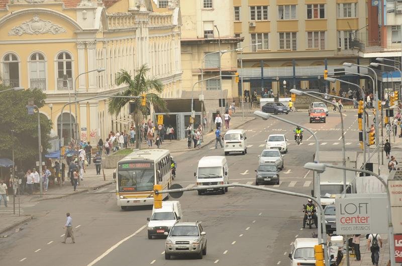 EPTC projeta investir em transporte p&uacute;blico para evitar ped&aacute;gio ou rod&iacute;zio de carros em Porto Alegre