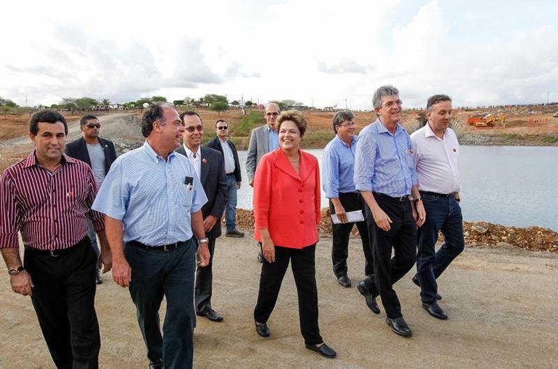 Presidente afirmou que Pa&iacute;s vem mudando gra&ccedil;as &agrave; gera&ccedil;&atilde;o de emprego e &uml;corre&ccedil;&atilde;o correta&uml; do sal&aacute;rio m&iacute;nimo