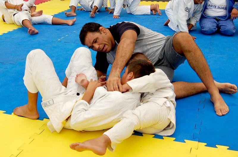 Minotauro ensinou alguns golpes aos pequenos
