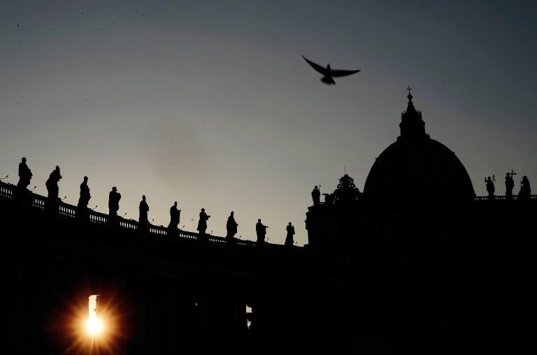 Cardeais voltam a se reunir e podem definir data para in&iacute;cio do conclave