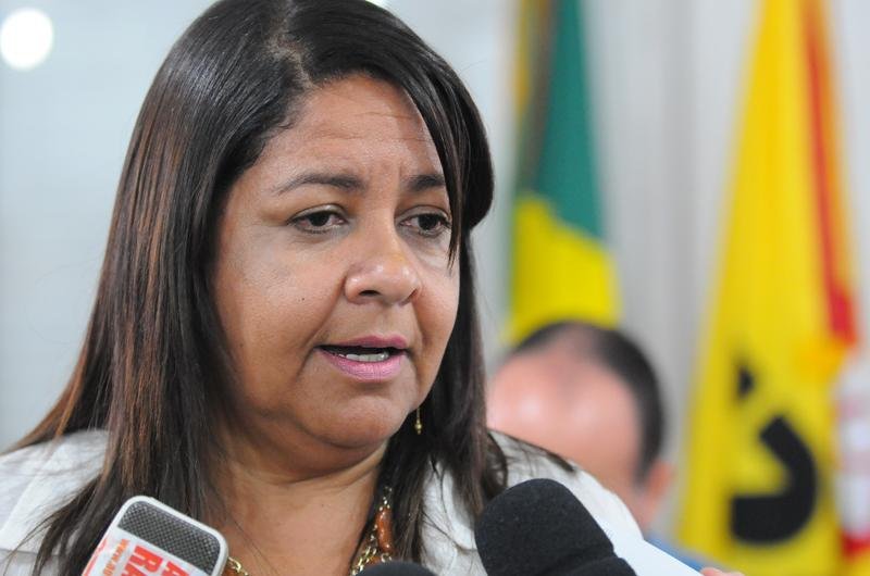 Presidente do Cpers,  Rejane de Oliveira, apontou problemas na seguran&ccedil;a das escolas, al&eacute;m da falta de professores