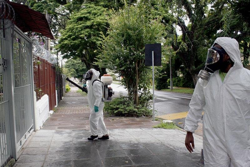 Ao receber as notifica&ccedil;&otilde;es, a CGVS executa imediatamente medidas de controle ambiental ao vetor da dengue