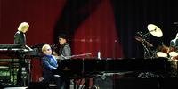 Público cantou os sucessos de várias décadas de Elton John