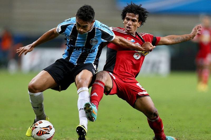 Gr&ecirc;mio venceu com facilidade o Caracas, na Arena