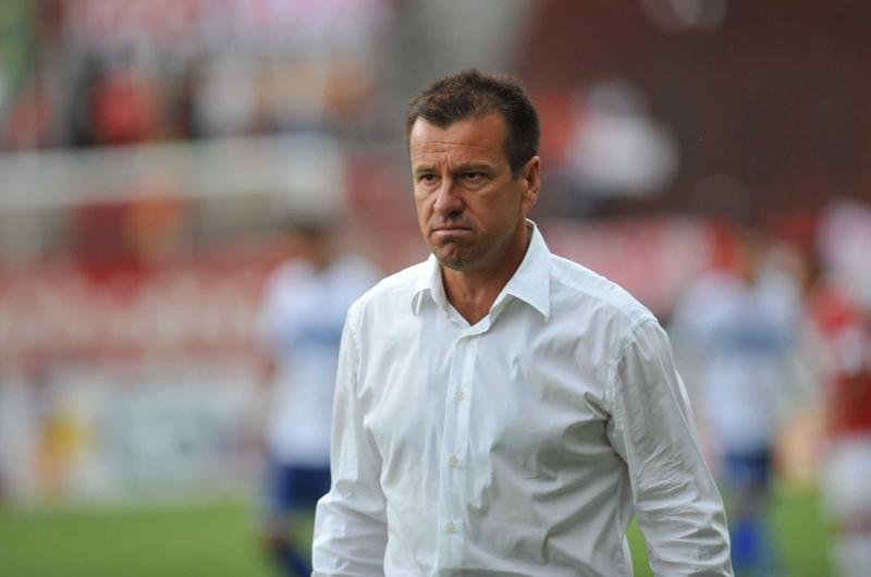 Dunga &eacute; denunciado por expuls&atilde;o e pode pegar 12 jogos de gancho