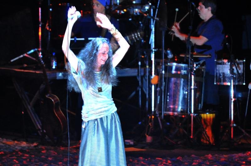 Abelha rainha cantou 33 m&uacute;sicas durante 1h35min no Teatro do Sesi e repete a dose nesta quinta-feira