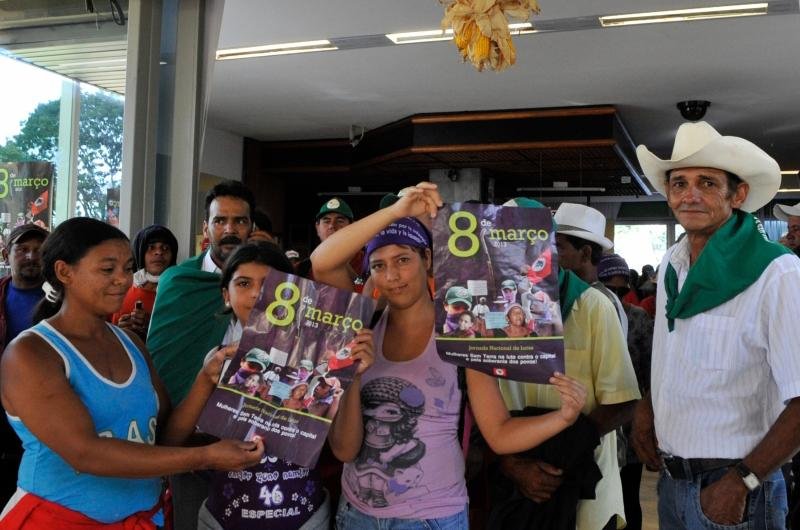 Protesto quer pressionar governo para acelerar o processo de reforma agr&aacute;ria