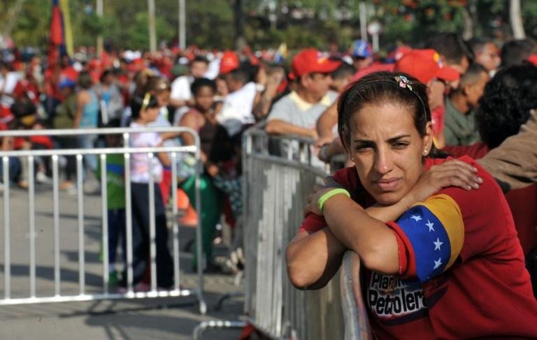 Venezuelanos esperam horas para ver Ch&aacute;vez pela &uacute;ltima vez