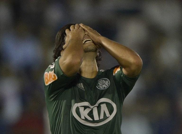 Organizada do Palmeiras briga com jogadores na Argentina