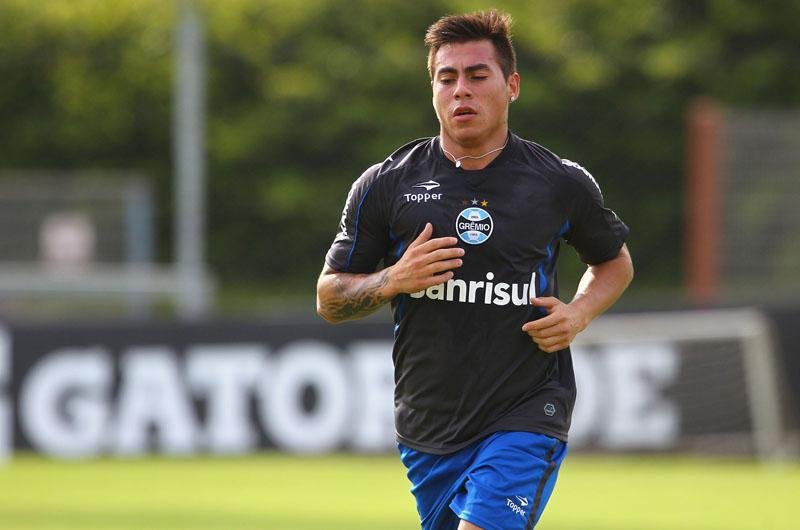 Vargas pode desfalcar Gr&ecirc;mio por tr&ecirc;s jogos ap&oacute;s convoca&ccedil;&atilde;o 