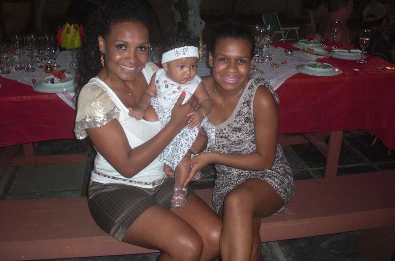 Quelen, com a filha Tassiele e a neta, come&ccedil;ou a trabalhar aos 16 anos