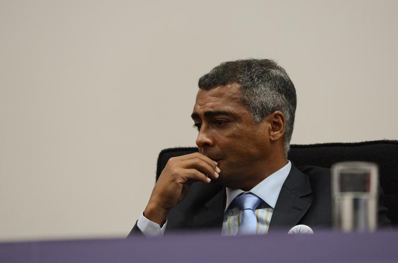 Deputado criticou pelo Twitter a poss&iacute;vel convoca&ccedil;&atilde;o paga do volante Leomar &agrave; Sele&ccedil;&atilde;o