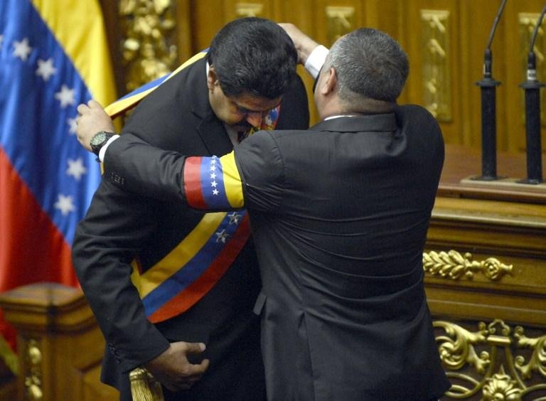 Nicol&aacute;s Maduro assume presid&ecirc;ncia interina da Venezuela