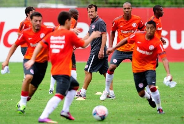 Dunga prega respeito ao S&atilde;o Luiz