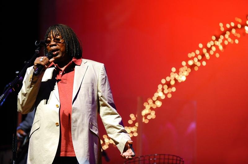  Milton Nascimento est&aacute; na estrada novamente 