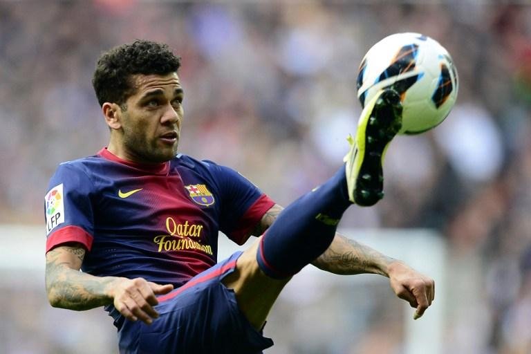 Daniel Alves confia na classifica&ccedil;&atilde;o do Barcelona na Liga dos Campe&otilde;es