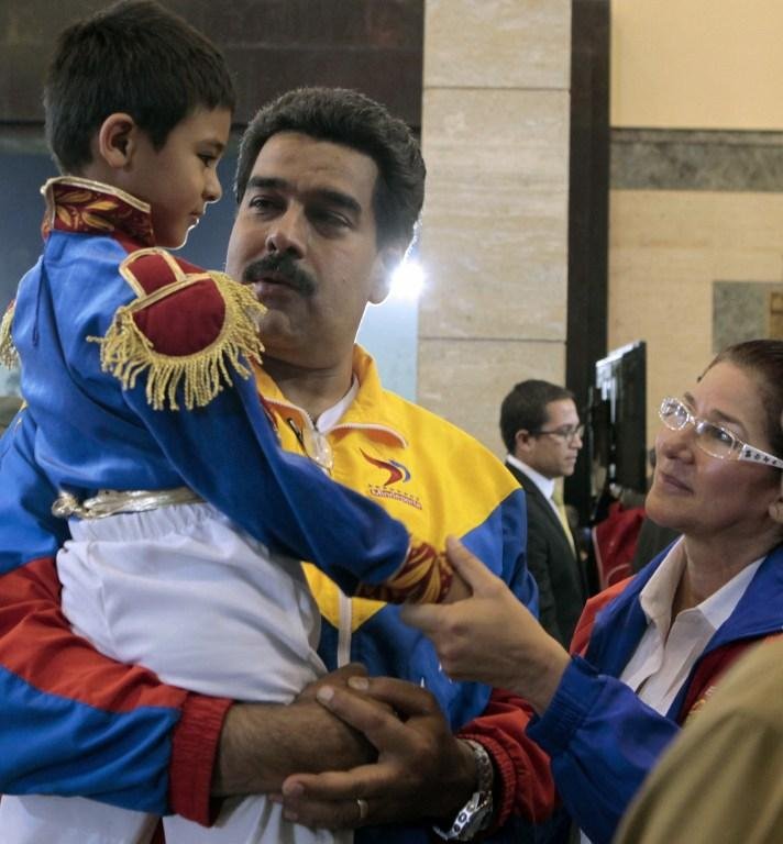 Nicol&aacute;s Maduro oficializa candidatura &agrave; presid&ecirc;ncia da Venezuela 