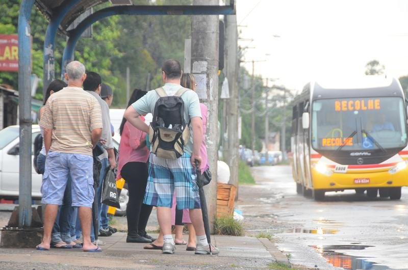 Usu&aacute;rios passaram por uma longa espera em fun&ccedil;&atilde;o da paralisa&ccedil;&atilde;o dos &ocirc;nibus na zona Norte