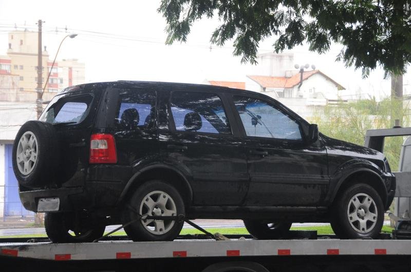 Respons&aacute;vel pela venda de drogas na Vila Esmeralda foi encontrado em caminhonete roubada