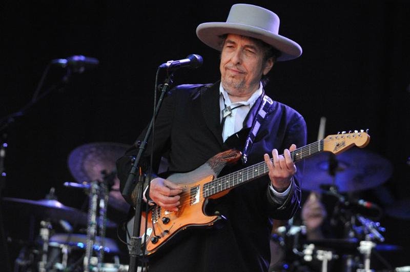 Bob Dylan &eacute; o primeiro artisya de rock a fazer parte da Academia Americana de Artes e Letras