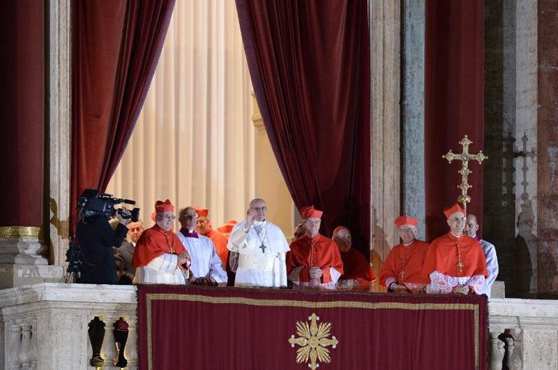 Novo Papa &eacute; o cardeal argentino Jorge Mario Bergoglio