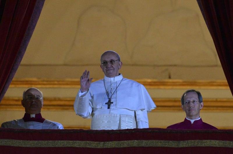 Cardeal argentino escolheu o nome de Francisco I