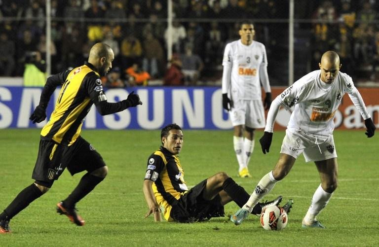 Galo superou o Strongest por 2 a 1 na Bol&iacute;via e garantiu classifica&ccedil;&atilde;o para as oitavas de final