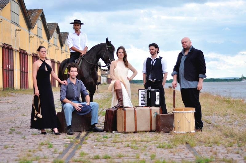 "Natal&iacute;cio Cavalo" entra em cartaz no Teatro de C&acirc;mara, com sess&otilde;es sextas, s&aacute;bados e domingos