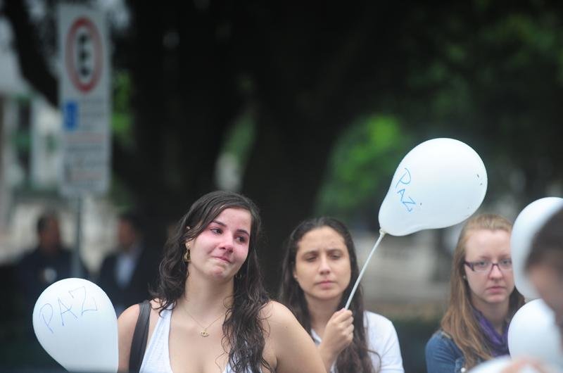 Amigos de universit&aacute;ria assassinada em Porto Alegre pedem seguran&ccedil;a