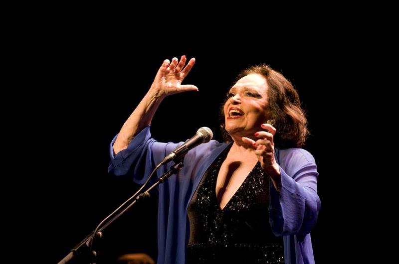 Cantora estreia nova turn&ecirc; em Porto Alegre