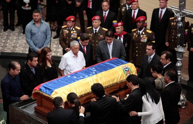 Corpo de Ch&aacute;vez teria que ser levado &agrave; R&uacute;ssia para embalsamento