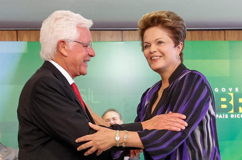 Moreira Franco e Dilma Rousseff durante a posse dos novos ministros no Planalto