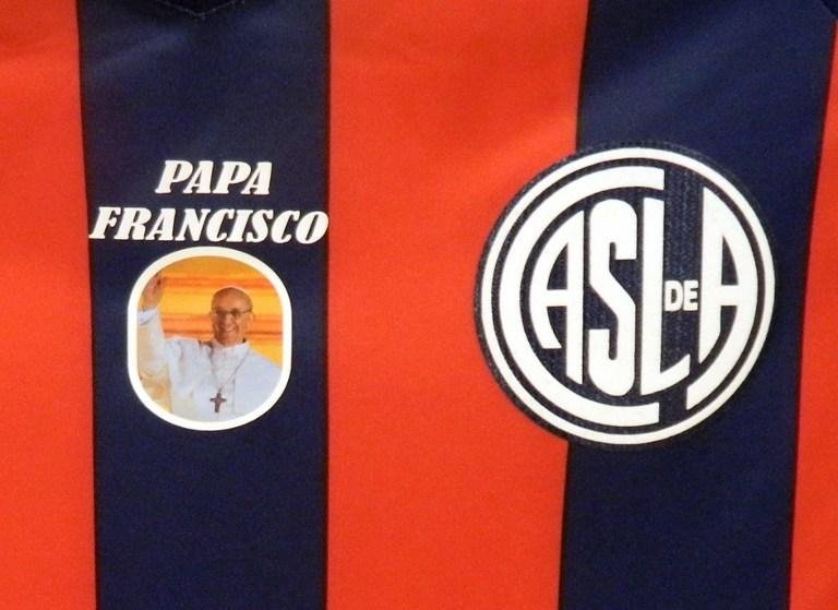 Estampa da camiseta do San Lorenzo foi uma homenagem ao Papa Francisco