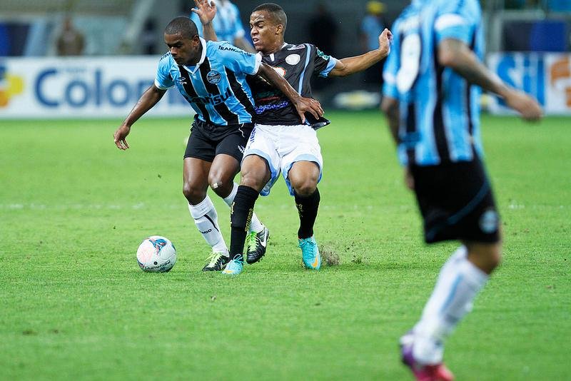 Fernando sonha com Europa, mas garante foco no Gr&ecirc;mio
