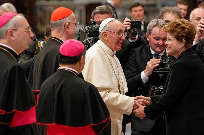Papa Francisco conversa com Dilma nesta quarta-feira