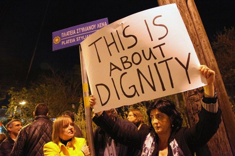 Popula&ccedil;&atilde;o protesta contra medidas