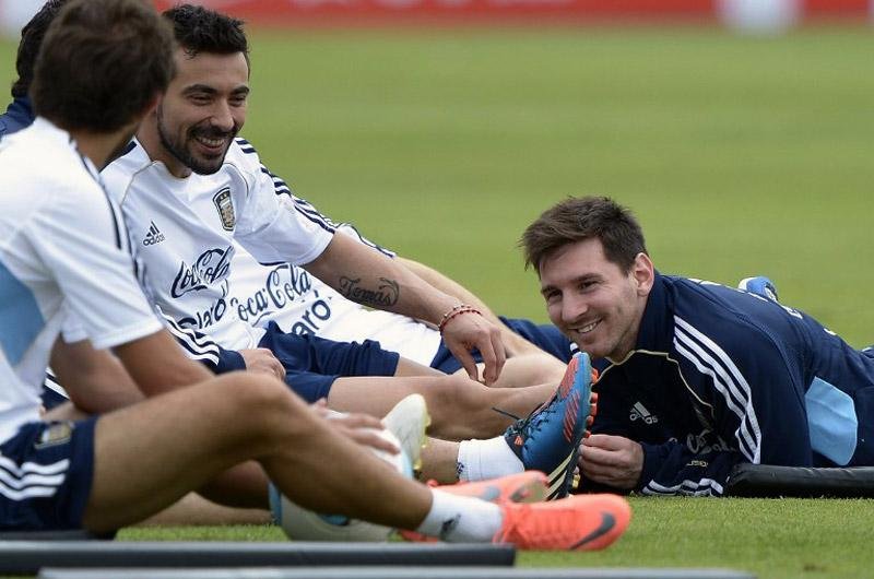 Messi treina com a Argentina de olho na Venezuela
