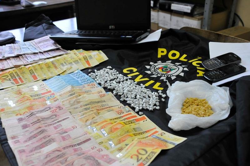 Drogas, dinheiro e celulares foram apreendidos em Canela