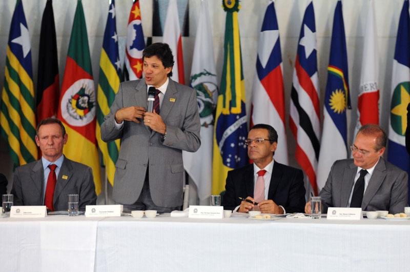 Os prefeitos das principais capitais do pa&iacute;s apresentaram nesta quarta-feira ao Congresso Nacional uma carta com uma s&eacute;rie de reivindica&ccedil;&otilde;es