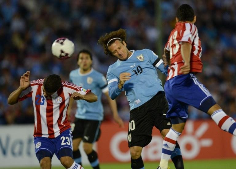 Uruguai de Forl&aacute;n cede empate no final ao Paraguai