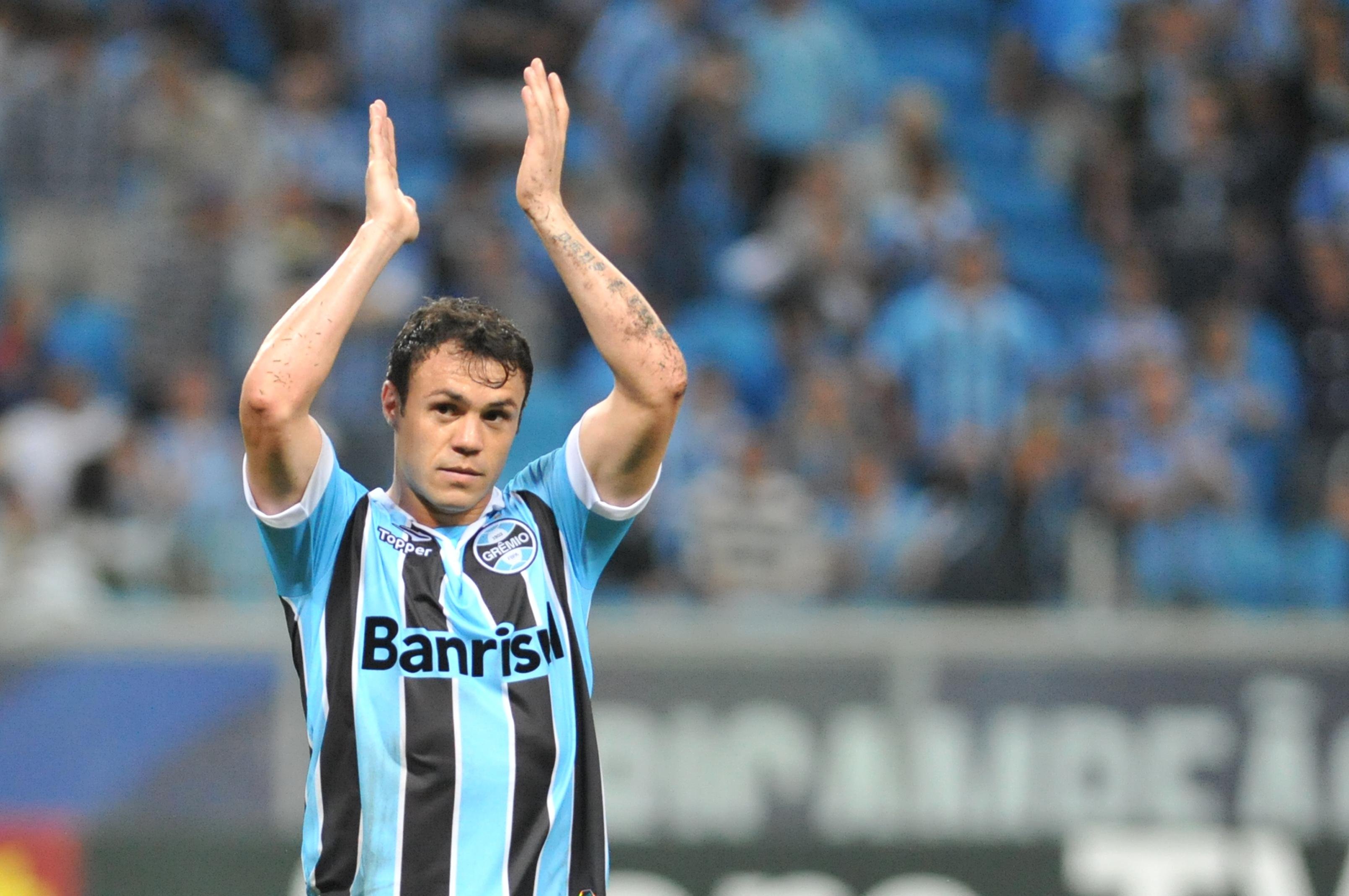 Kleber marcou o segundo aos 36 minutos