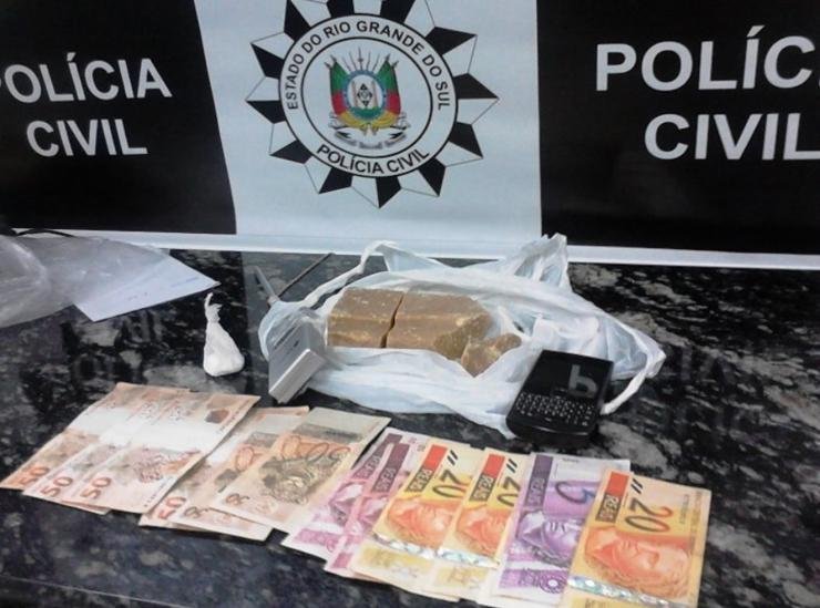Drogas, dinheiro e celular foram apreendidos em Soledade